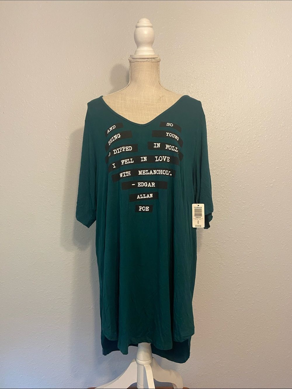 Torrid Green Edgar Allen Poe Block Text Heart Tunic Blouse Size 4 NEW